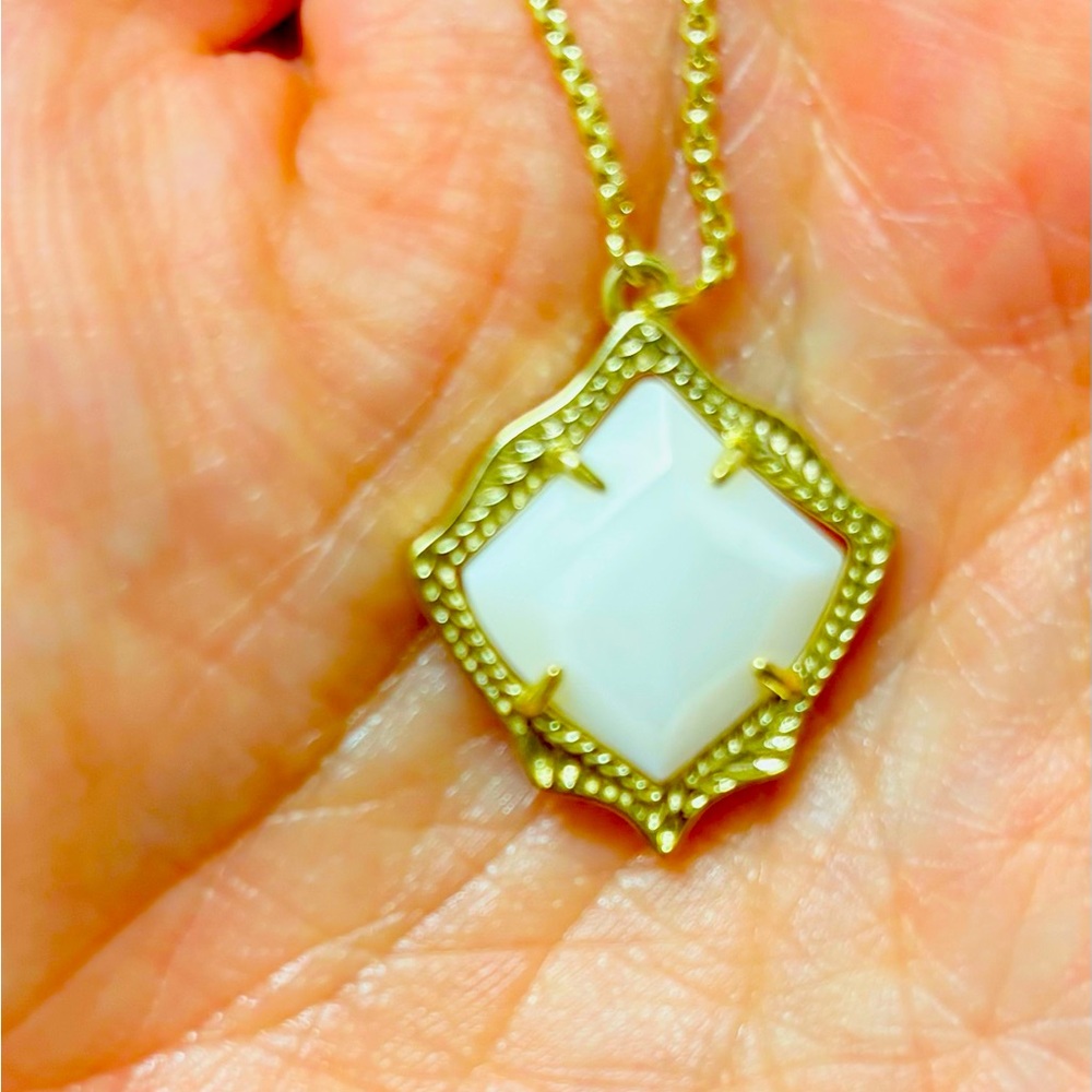 Kendra Scott Elegant Gold and White Pendant Necklace with adjustable length